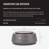 Hotel Collections chauffeaur en uso junto al volante aporta aroma sin distracciones