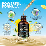 Persona midiendo 2 ml de Hovika GABA L‑Theanine antes de tomar para relajación