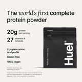 Persona sosteniendo batido Huel Vainilla, energía rápida y práctica con Huel