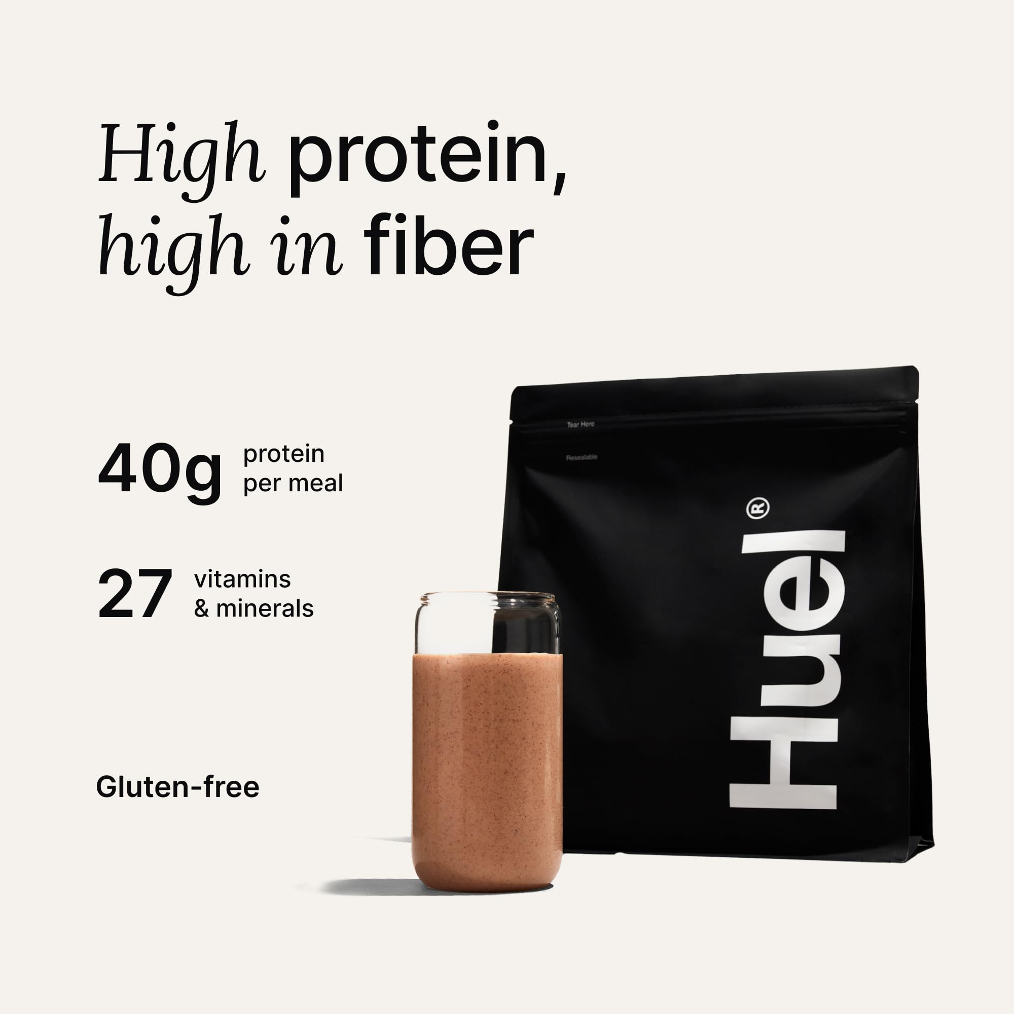 Huel Black textura del polvo en detalle, fácil mezcla y sabor consistente