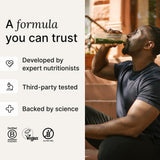 Huel Daily Greens envase en mano para comparar tamaño y portabilidad Huel