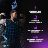 Huge Supplements magnify cápsulas en mano textura y dosificación para fácil consumo