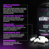Huge Supplements magnify atleta en entrenamiento muestra bombeo y mayor rendimiento