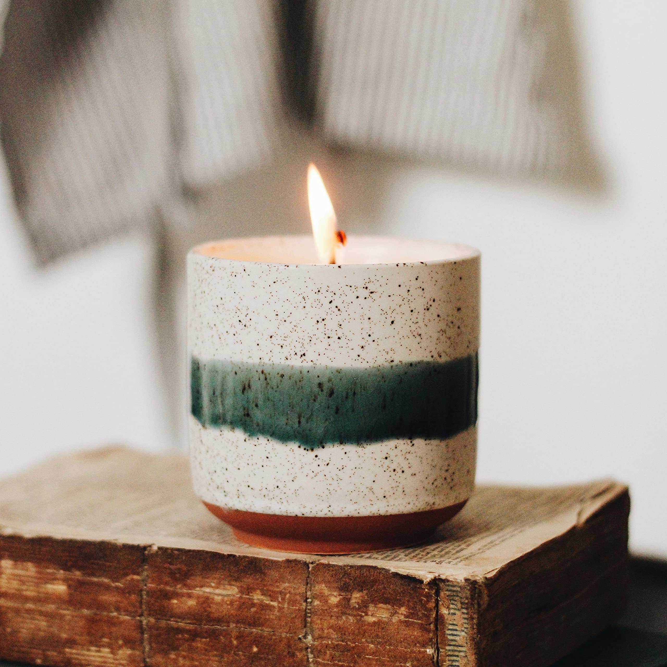 Hyggelight colocada en baño para crear ambiente relajante y aromático