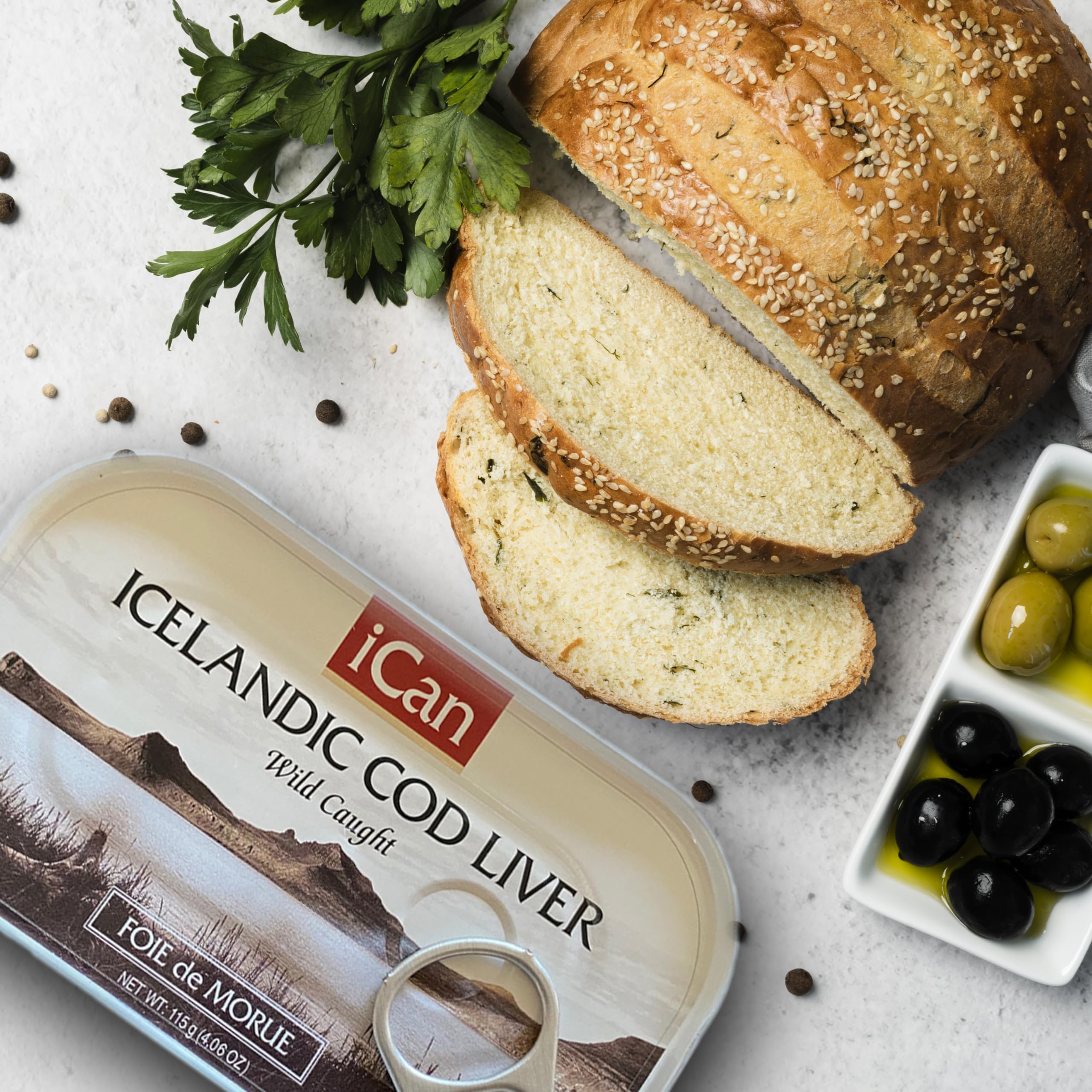ICAN hígado de bacalao servido en ensalada saludable, complemento sabroso