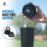 Ice Shaker en uso en gimnasio acompañando entrenamiento, Ice Shaker conserva bebidas frías