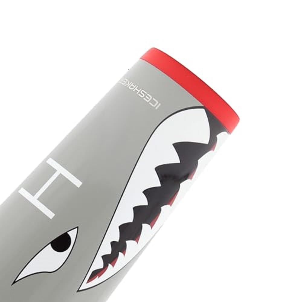 Ice Shaker Warthog en escenario exterior con hielo, ideal para actividades al aire libre