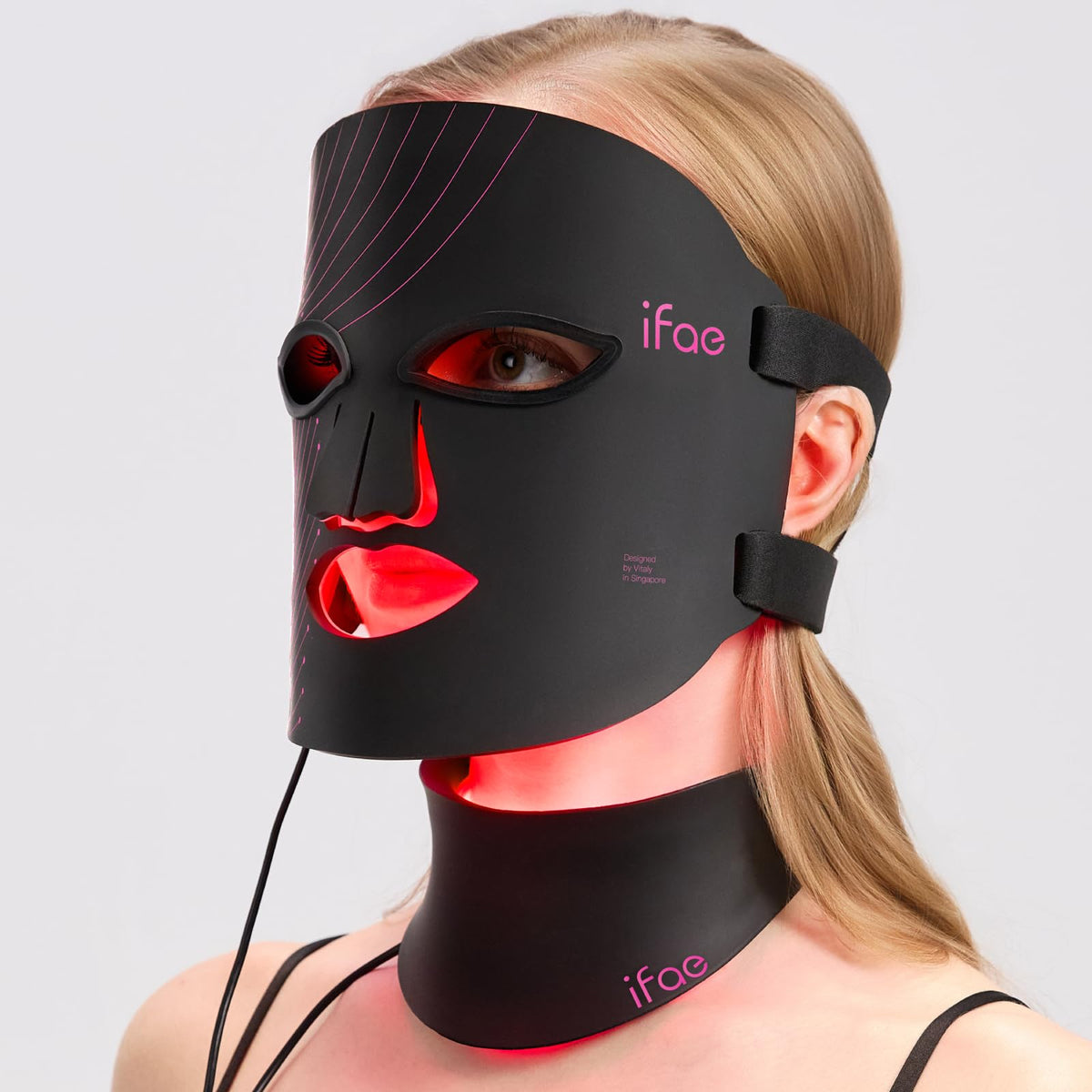 IFAE máscara frontal negra mostrando LEDs y diseño profesional