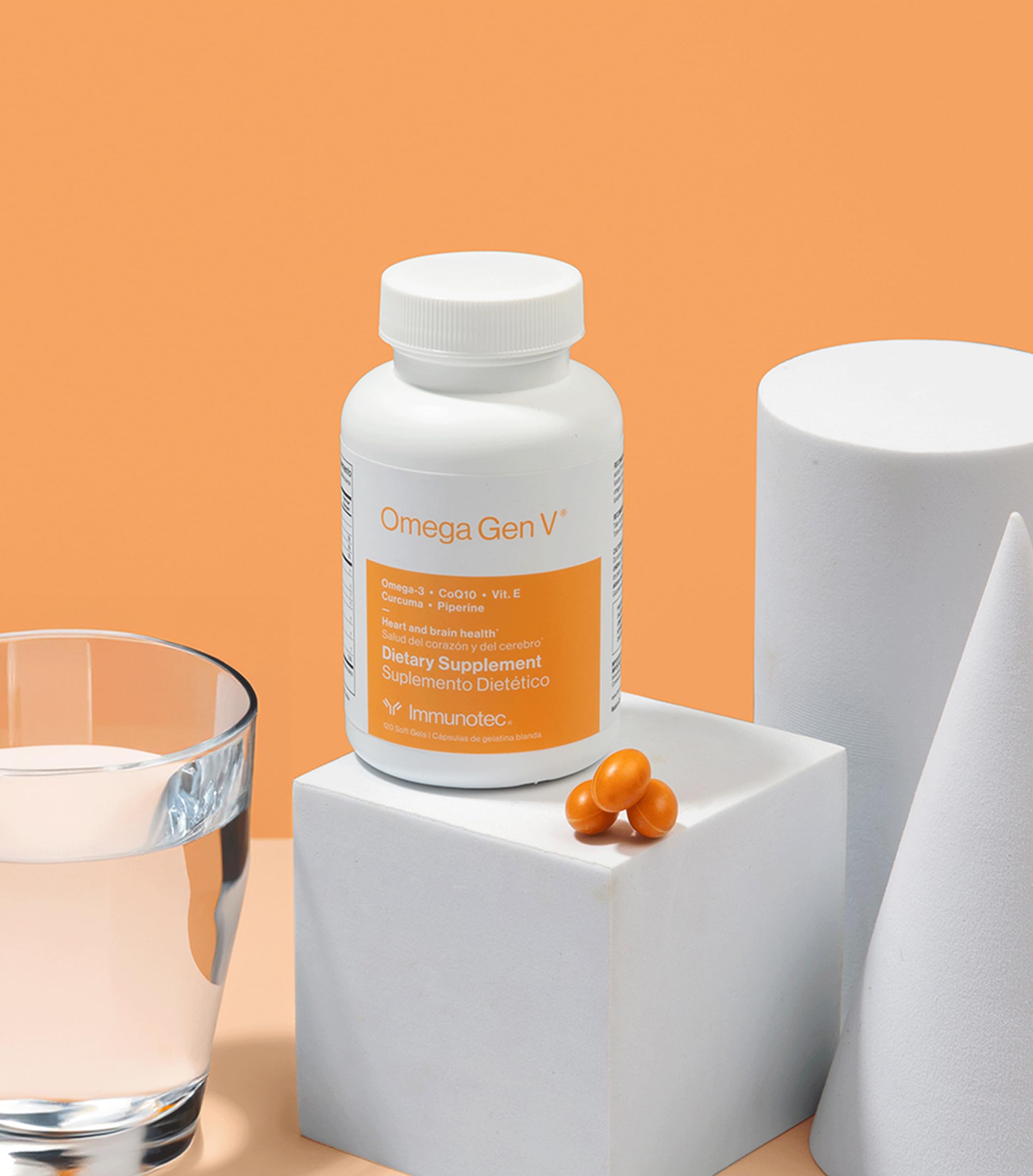 Immunotec suplemento junto a vaso de agua en rutina matutina saludable