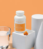 Immunotec suplemento junto a vaso de agua en rutina matutina saludable