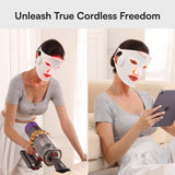 INIA GLOW persona usando la máscara, uso cómodo en casa y manos libres