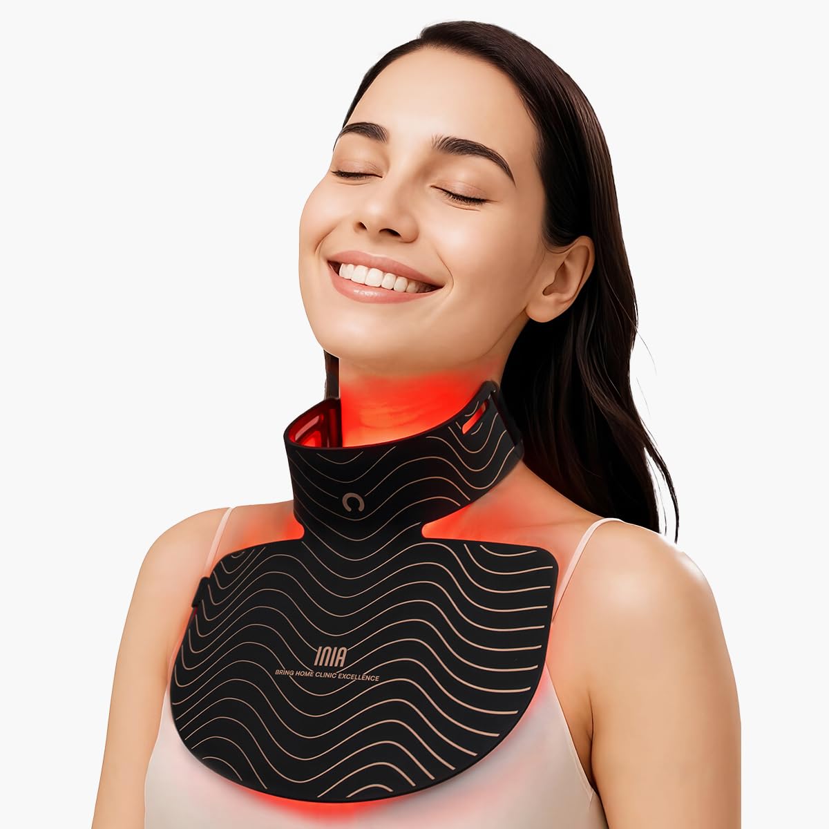 INIA máscara frontal mostrando cobertura completa del cuello y escote, mejora visible
