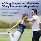 Innate Vitality cápsula en mano mostrando escala y dosis conveniente