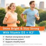 Innate Vitality softgel en mano para comparar tamaño y facilidad de ingestión