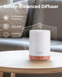 Comparación de escala del InnoGear con una mano, muestra capacidad 300ml y portabilidad