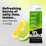 INSALTD sobre citrus disolviéndose en agua demostrando mezcla rápida
