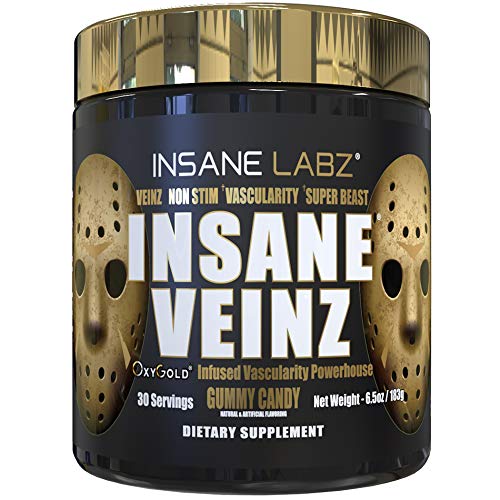 Insane Labz gominolas en mano para comparar tamaño y porción