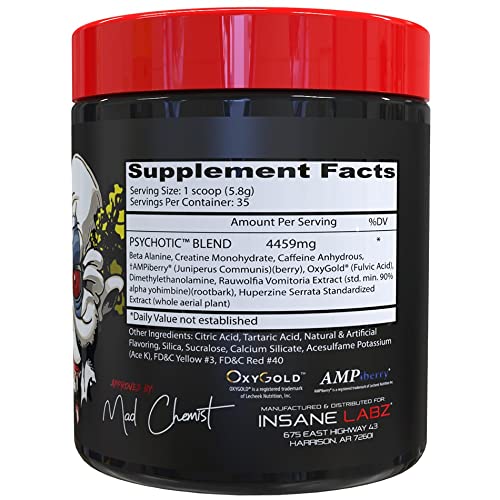 Vaso con Psychotic mezclado por Insane Labz mostrando bebida lista para entrenar