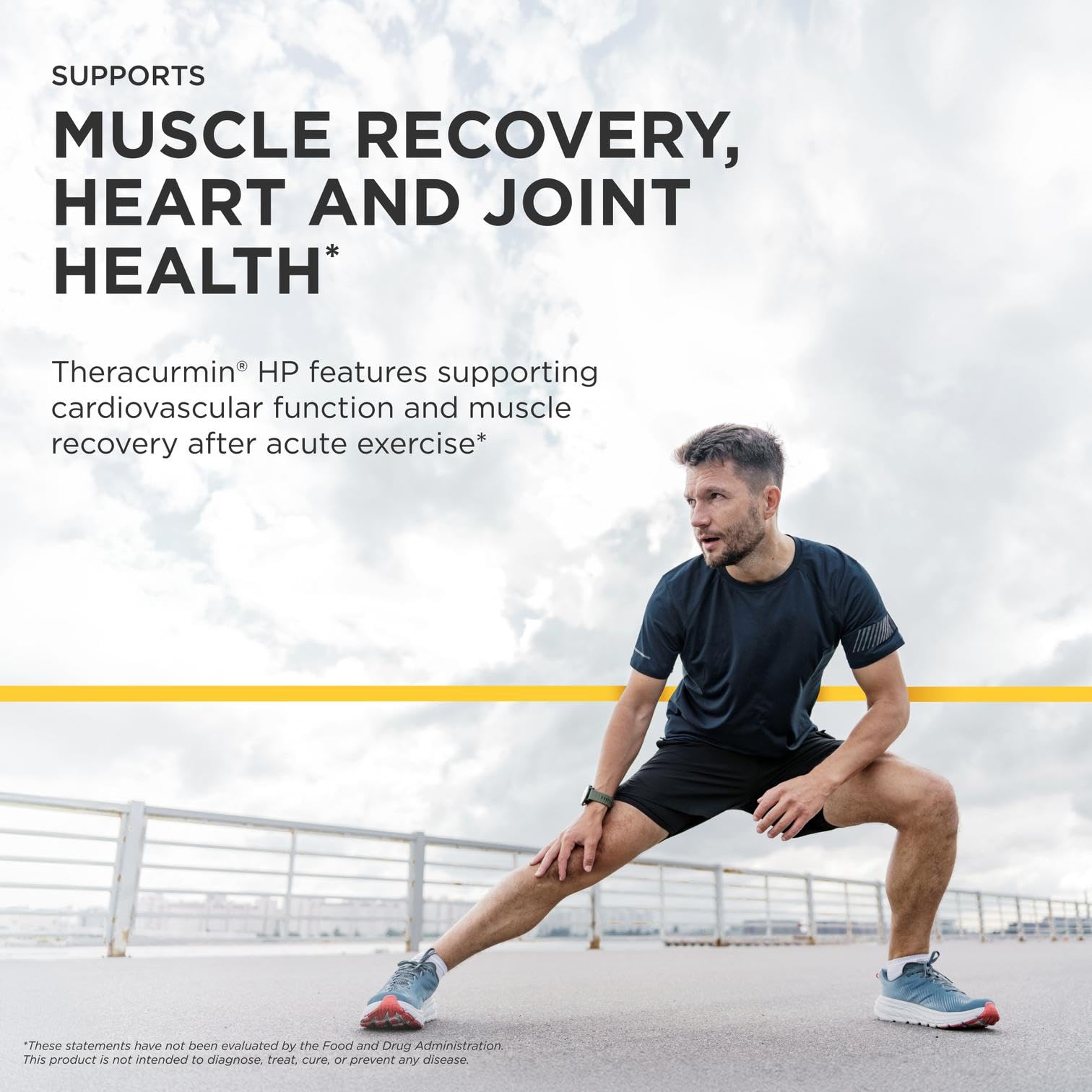 Integrative Therapeutics Theracurmin HP comparación de tamaño en mano para referencia de porción