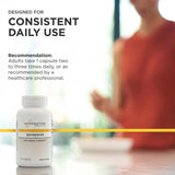 Integrative Therapeutics manos sosteniendo cápsula para integración en rutina