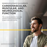 Integrative Therapeutics cápsulas en la mano para visualizar tamaño y facilidad de ingestión