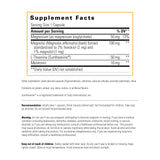 Integrative Therapeutics cápsulas en mano mostrando dosis fácil de tomar