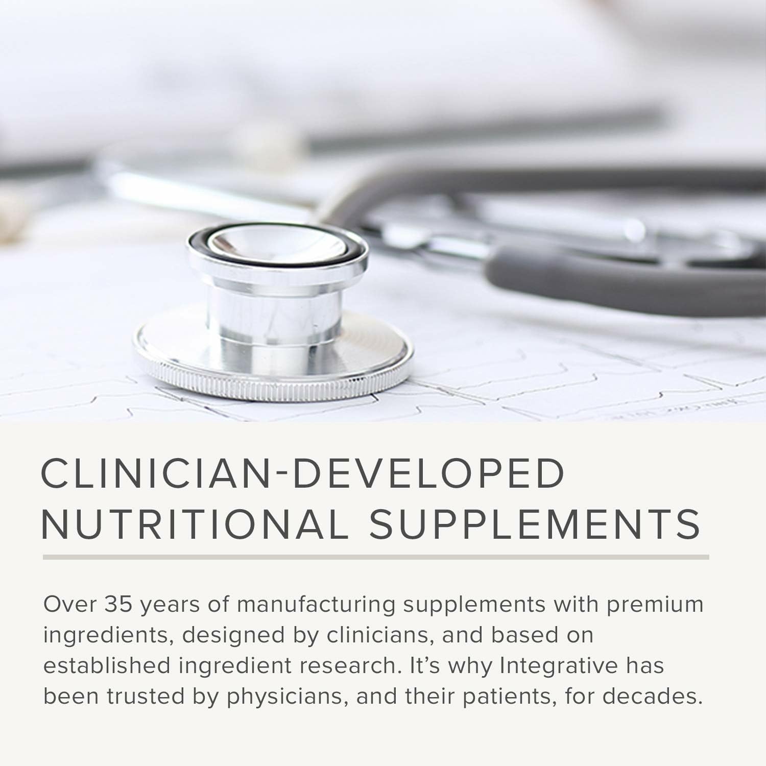 Integrative Therapeutics cápsula en mano ilustrando la dosificación práctica