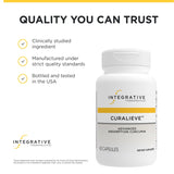 Integrative Therapeutics persona tomando cápsula, uso cómodo diario