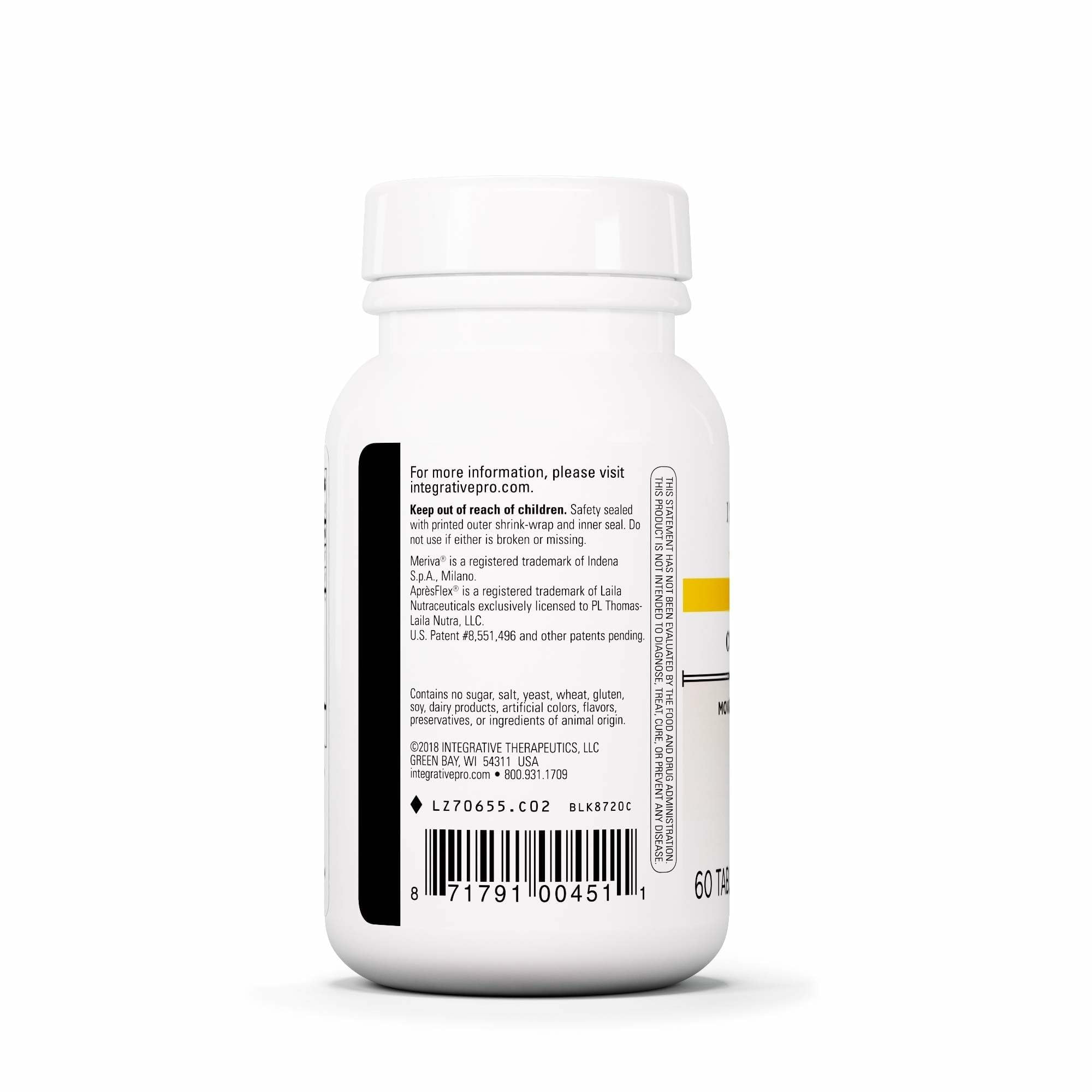 Integrative Therapeutics Curcumax Pro porción en mano para ilustrar la dosis y conveniencia