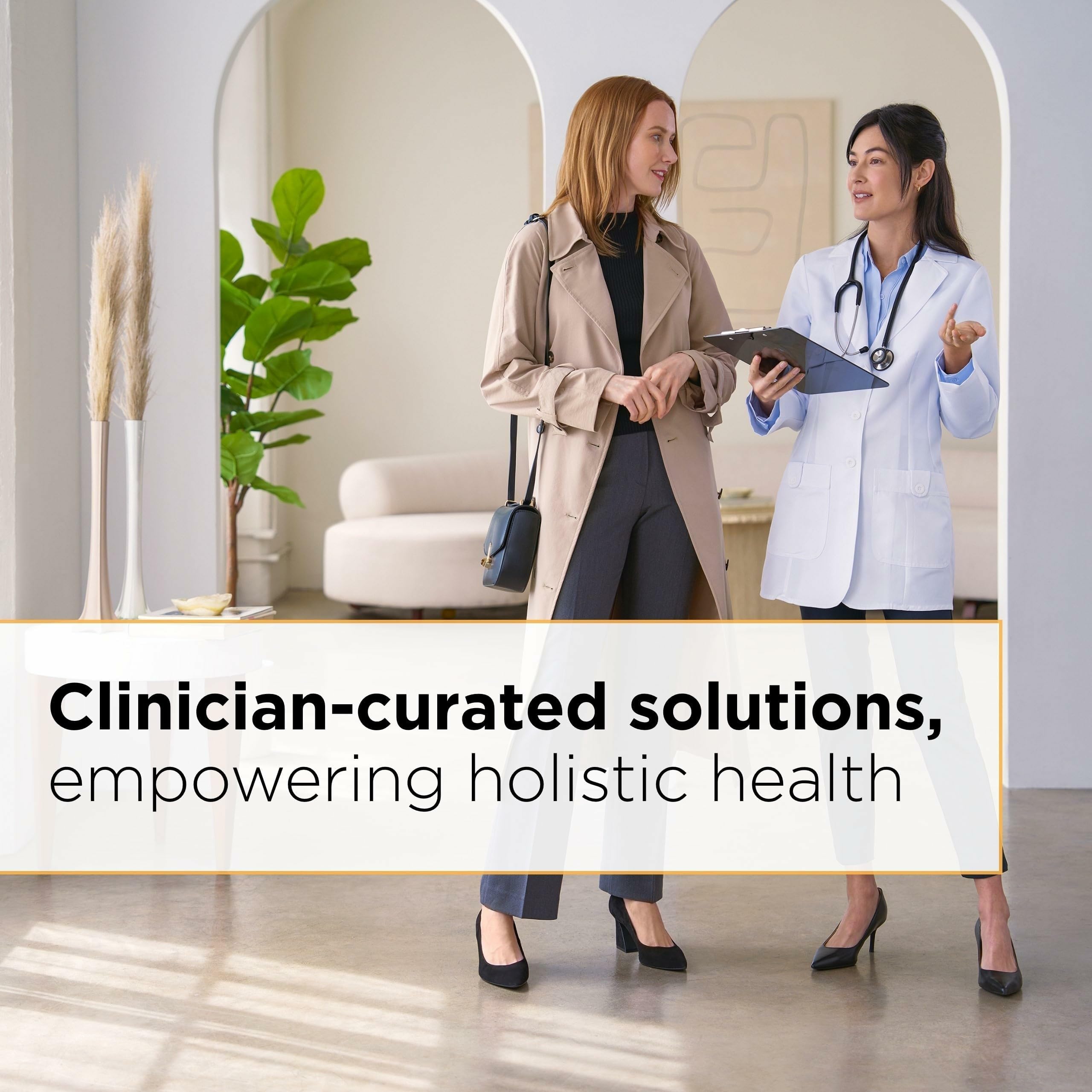Integrative Therapeutics envase en mano para apreciar tamaño y porciones