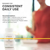 Integrative Therapeutics persona tomando cápsula reflejando uso diario