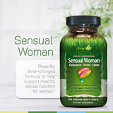 Irwin Naturals mujer tomando suplemento apoyando su rutina diaria