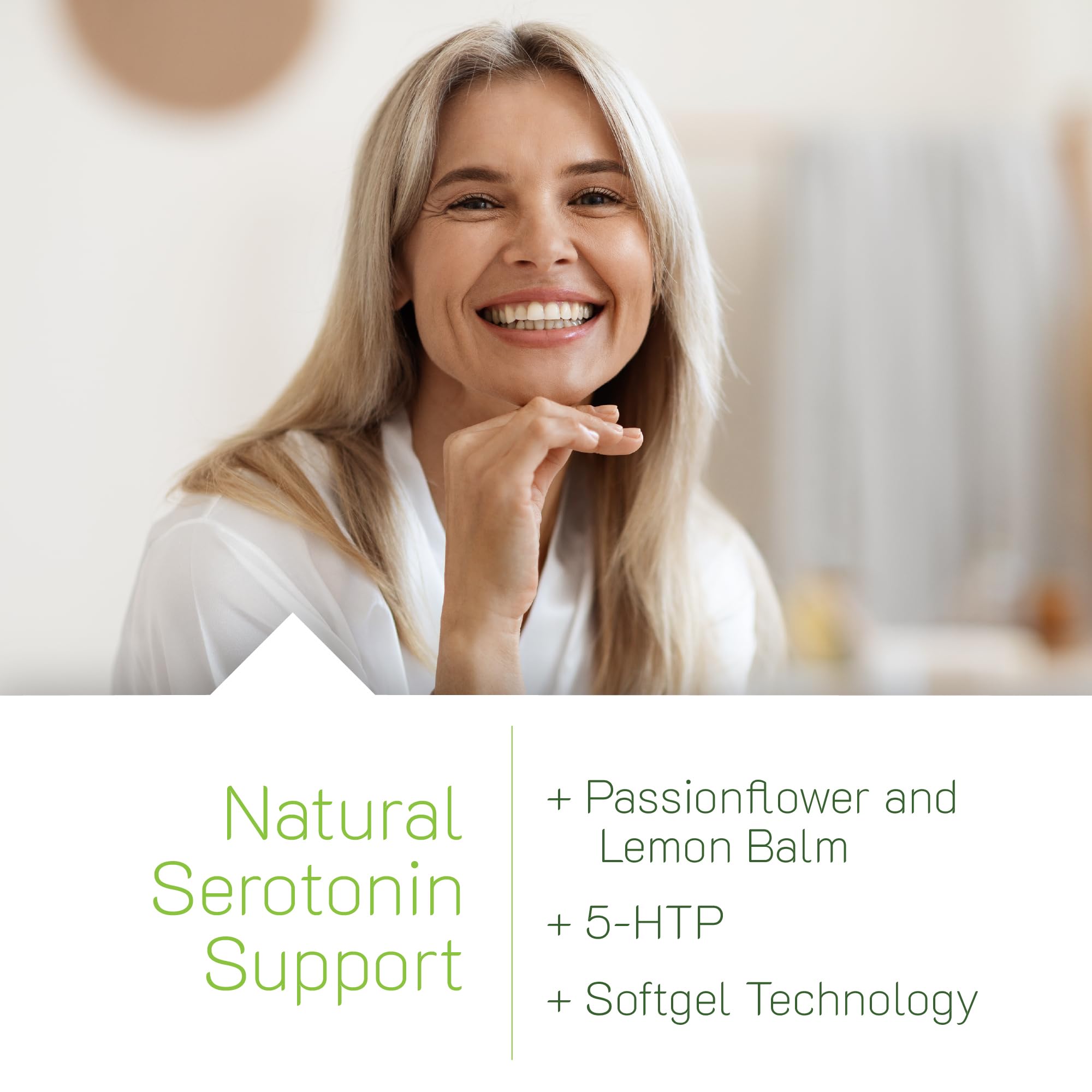 Irwin Naturals persona tomando cápsula para uso diario conveniente