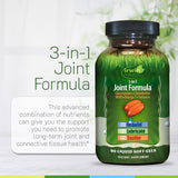 Irwin Naturals persona sosteniendo una cápsula para toma cómoda