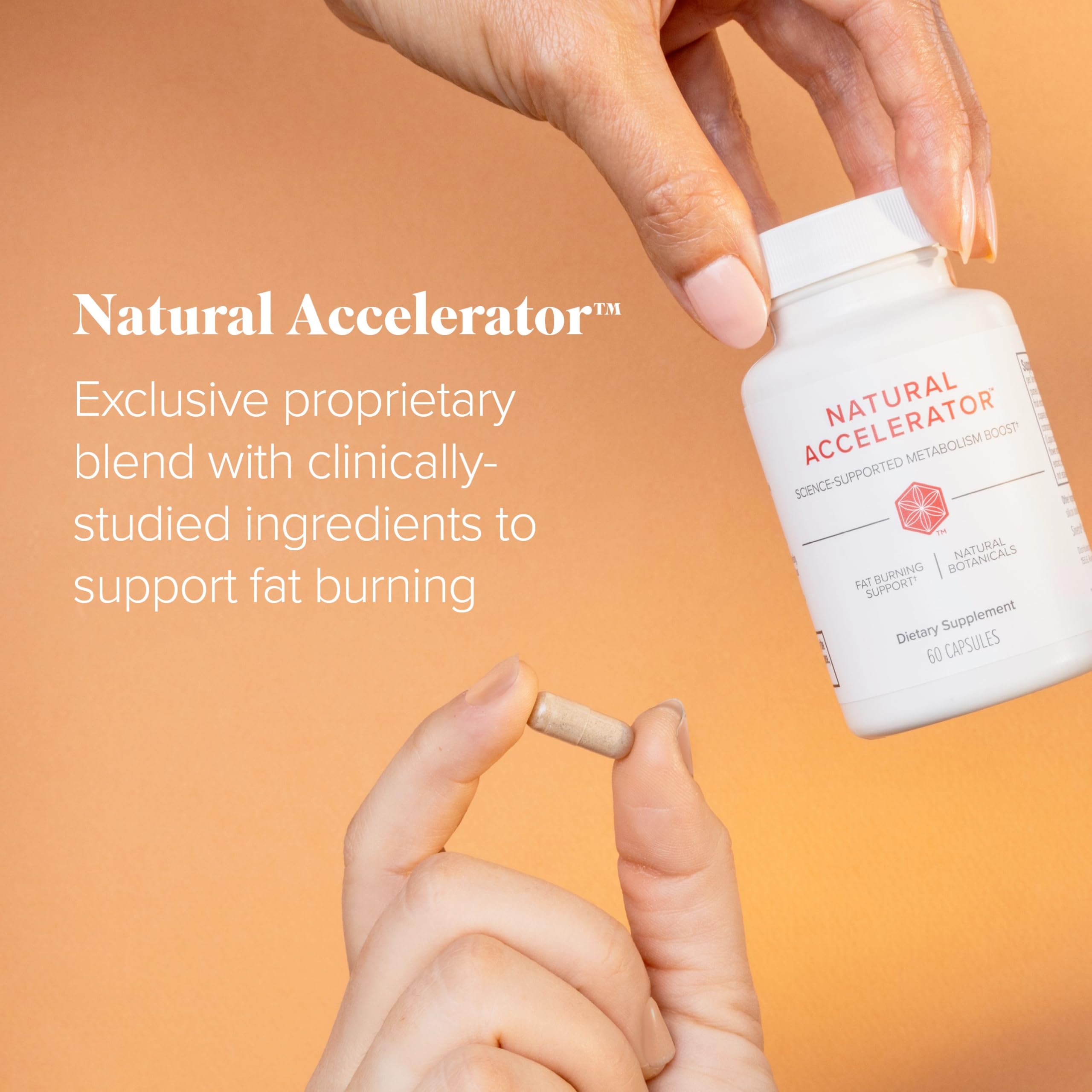Isagenix cápsula/tableta en mano antes de entrenar para energía sostenible