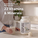 Isopure persona sosteniendo batido tras entrenamiento para recuperación
