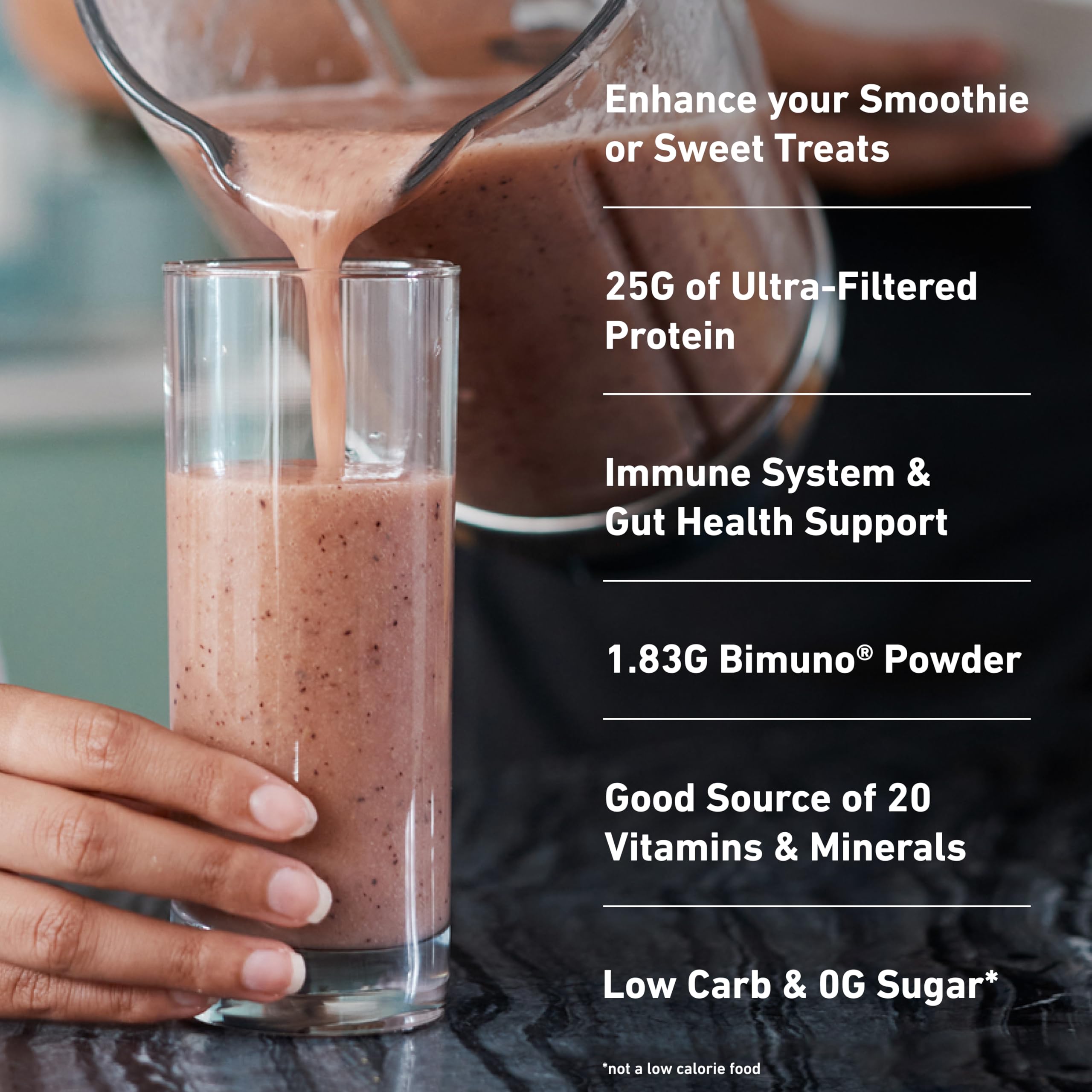 Isopure batido mezclado en smoothie con frutas para nutrición añadida