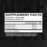 Atleta bebiendo Jacked Factory BCAA en gimnasio, apoyo durante sesiones intensas