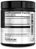 Botella de agua y envase Jacked Factory Creatine + BCAAs en una cocina minimalista