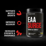 Jacked Factory vaso con EAA Surge mezclado listo para beber durante entrenamiento