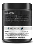 Atleta entrenando con producto Jacked Factory en la mesa, apoyo para sesiones intensas