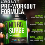 Jacked Factory vaso con mezcla creando bebida energizante antes de entrenar