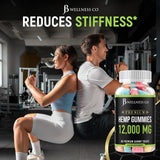 JB Wellness Co gomitas en cocina junto a frutas tropicales para sugerir sabor