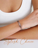 Jecanori par de pulseras sobre fondo lifestyle para inspiración de uso
