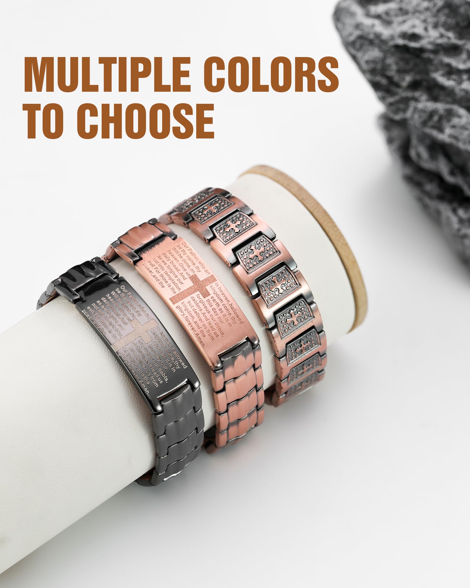Jecanori pulsera usada en muñeca en ambiente de estilo masculino y cotidiano