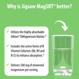 Persona sosteniendo una tableta MagSRT de Jigsaw Health lista para tomar, cómodo uso diario