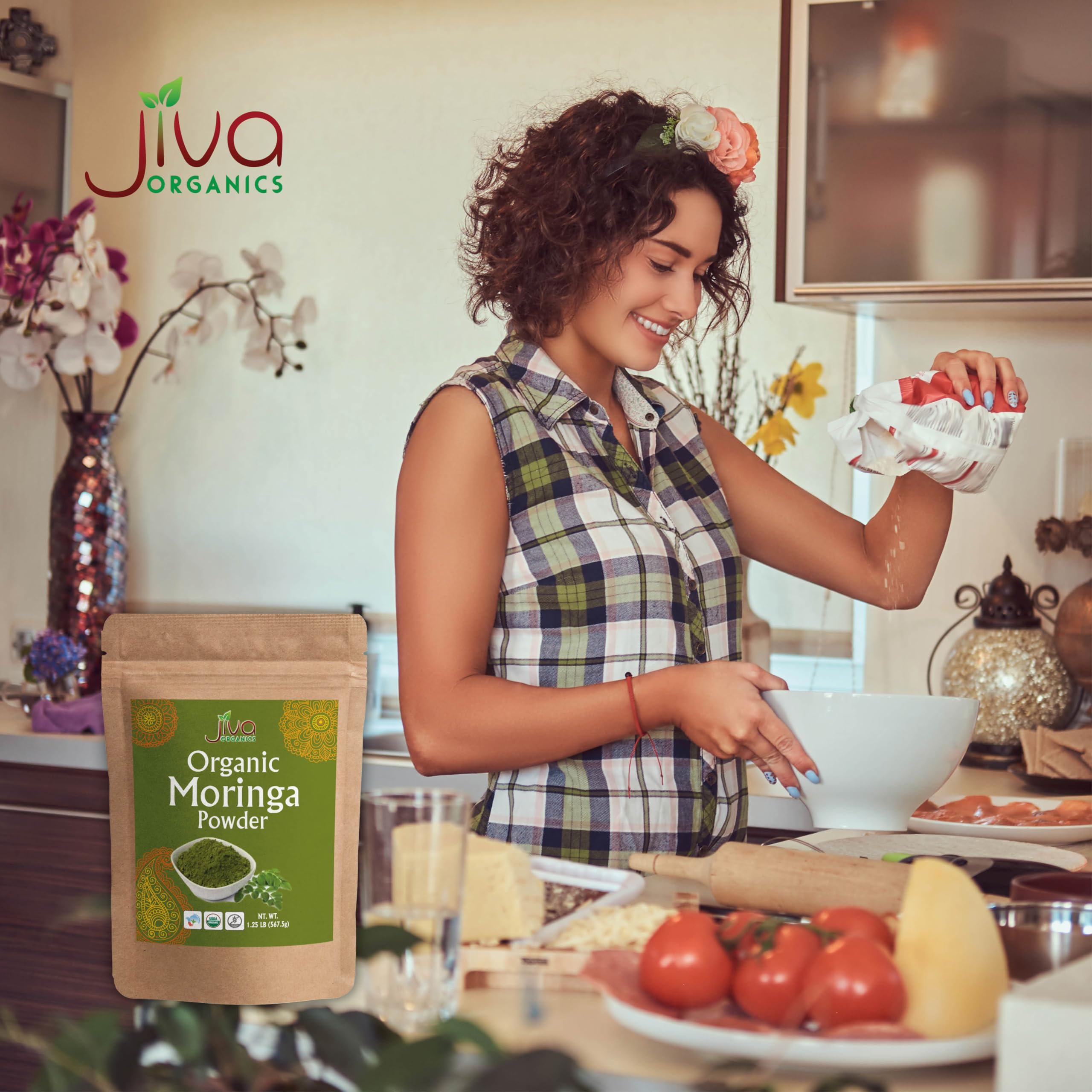 Jiva Organics moringa espolvoreada en ensalada para enriquecer comidas