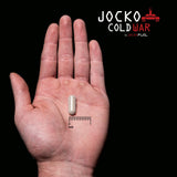 Jocko Fuel en cocina sobre mesa con alimentos saludables, integra en rutina diaria