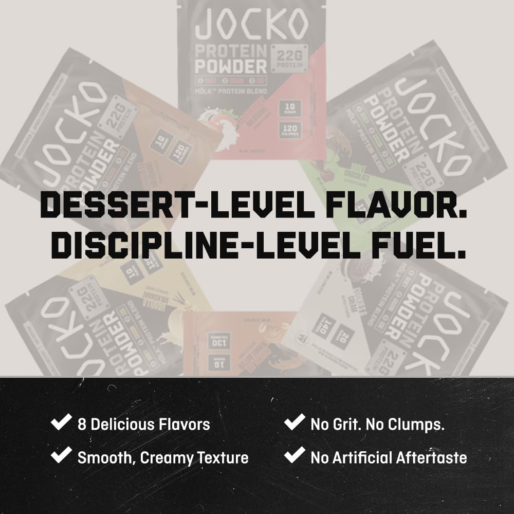 Deportista en gimnasio bebiendo Jocko Fuel tras entrenamiento eficaz