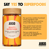 Jugo comparación de porción con moneda, ilustra tamaño y control de dosis